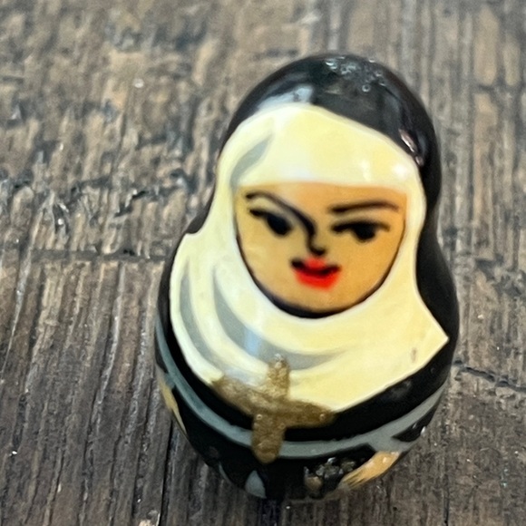 Matryoshka Russian Vintage Nun Set 1998 Signed-Set of 5 - Picture 14 of 16